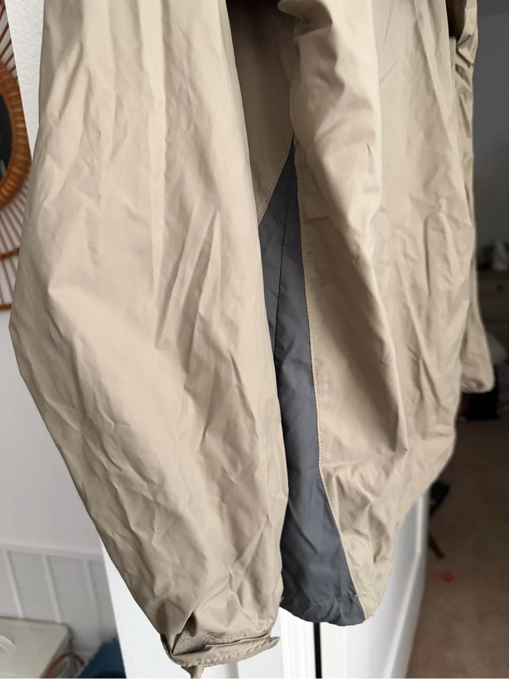 Size Men’s SmallColumbia Men's Hooded Windbreaker Jacket in Taupe & Gray